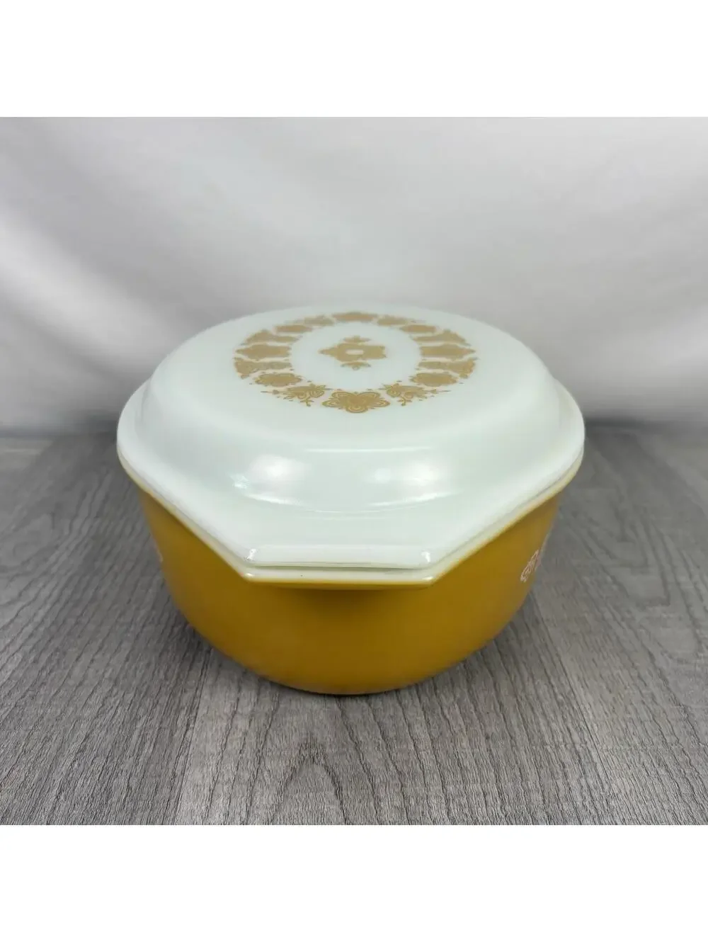 Vintage PYREX Ovenware Casserole Dish With Lid Butterfly Gold 2.5 Qt Made in USA - Picture 4 of 12
